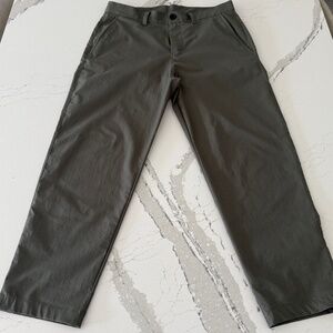 Lululemon Relaxed-Tapered Smooth Twill Trouser Cropped Olive Green 32